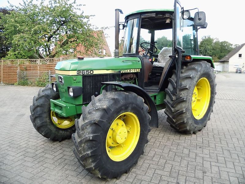 John Deere 2650