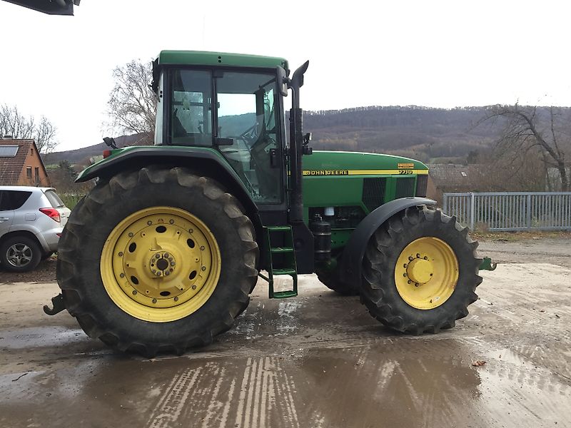 John Deere 7710