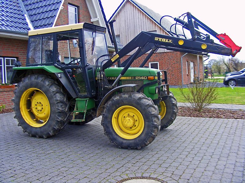 John Deere 2140