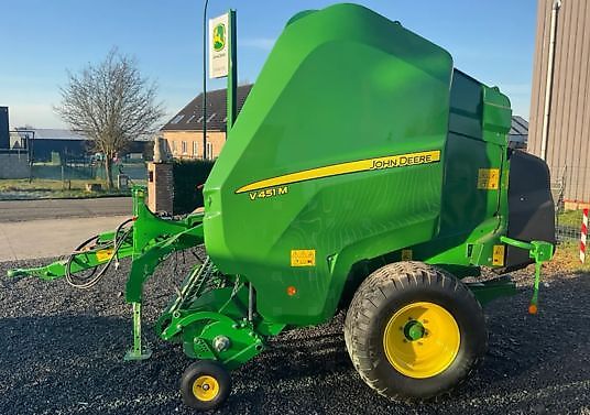 John Deere V451M