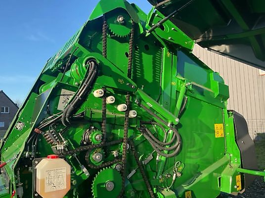 John Deere V451M