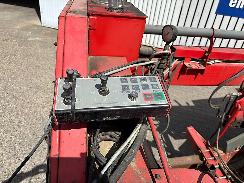 Kverneland UN 2400 Uienlader, type wagenrooier