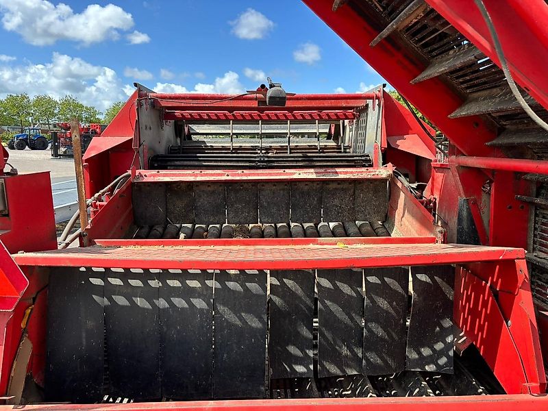 Kverneland UN 2400 Uienlader, type wagenrooier