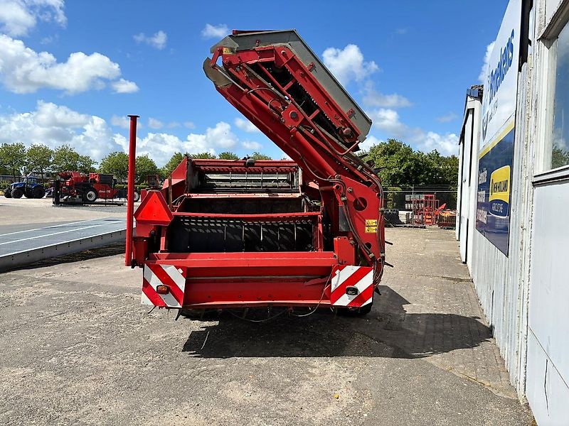 Kverneland UN 2400 Uienlader, type wagenrooier