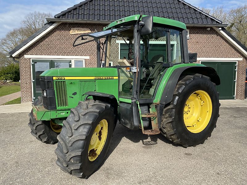 John Deere 6110