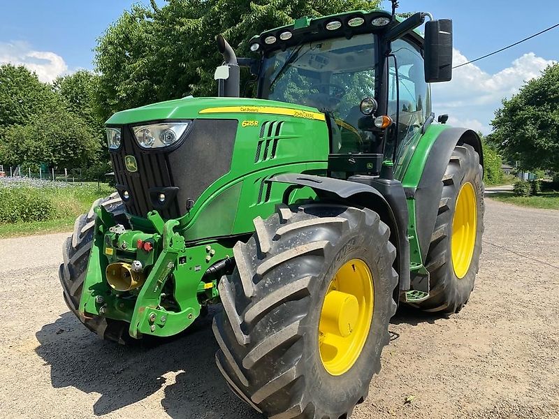 John Deere 6215R