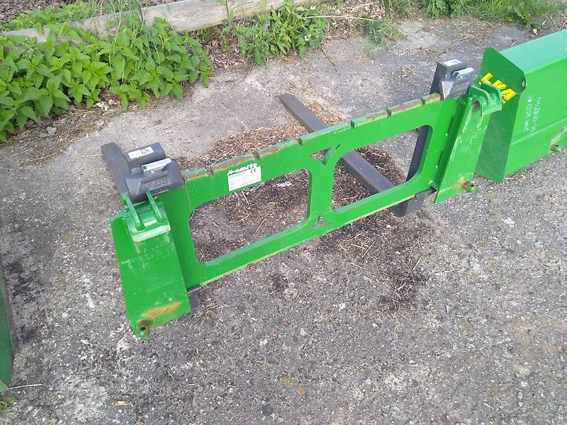 John Deere 4052M mit Frontlader