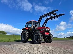 Case IH 1494 mit Stoll Frontlader