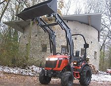 TAFE 6028M mit Frontlader und Schaufel TAFE 6028M mit Frontlader und Schaufel