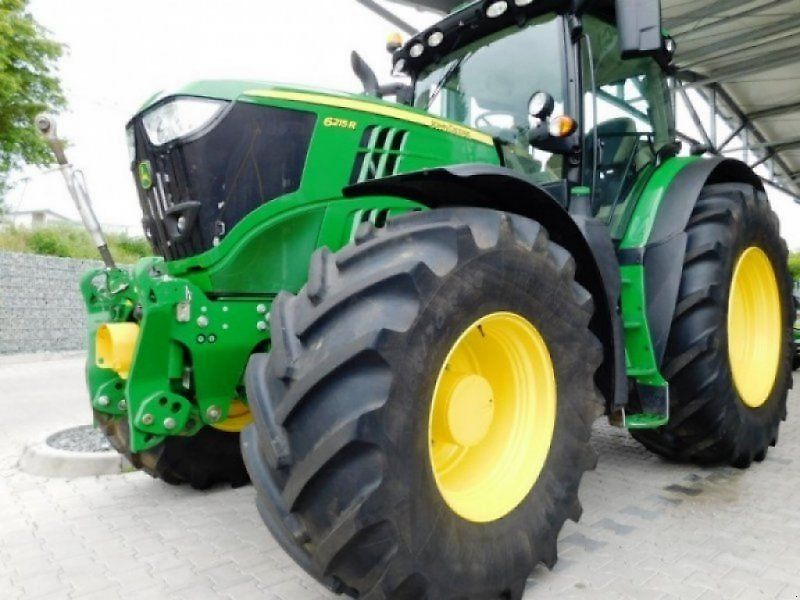 John Deere 6215R