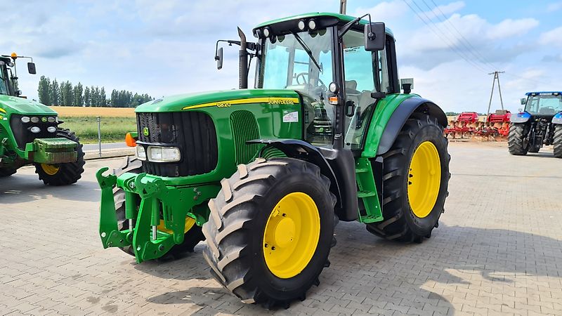 John Deere 6820