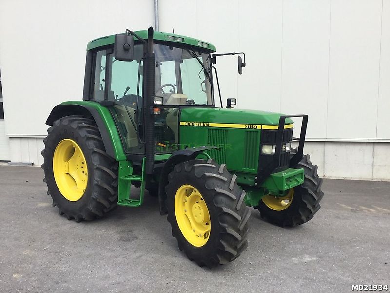 John Deere 6110