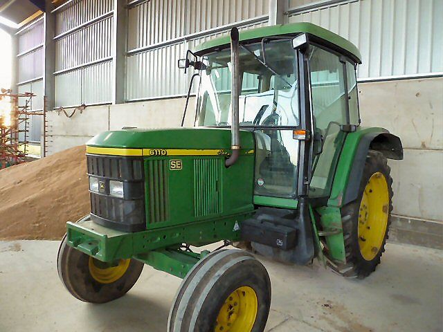 John Deere 6110