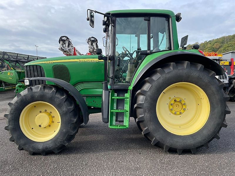 John Deere 6820