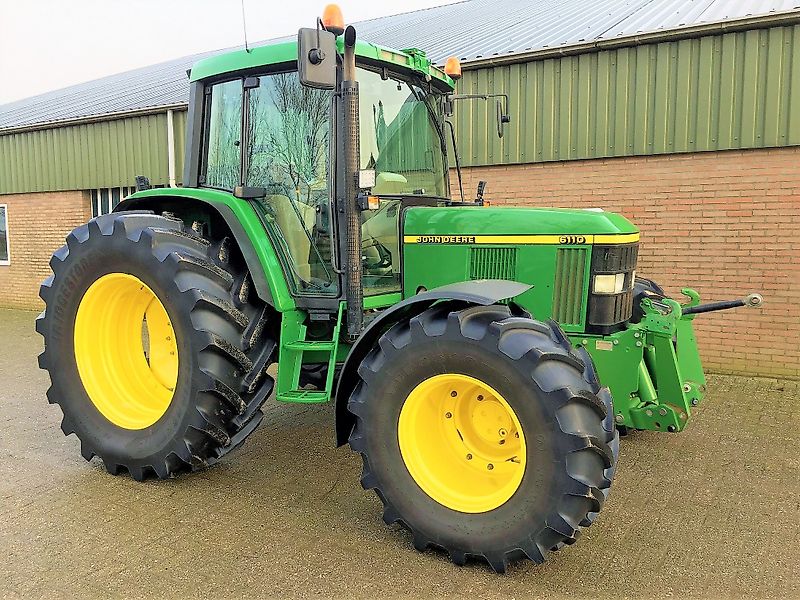 John Deere 6110