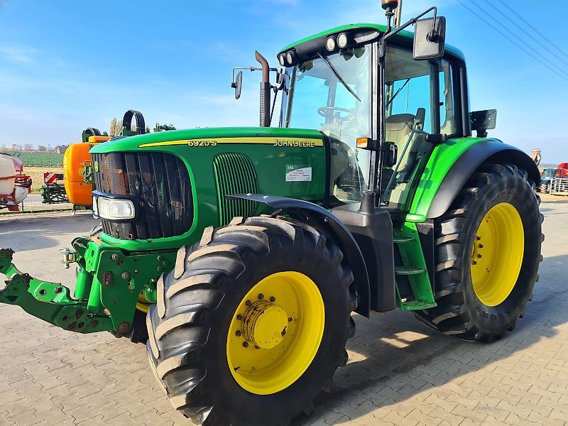 John Deere 6920