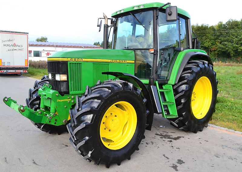 John Deere 6800