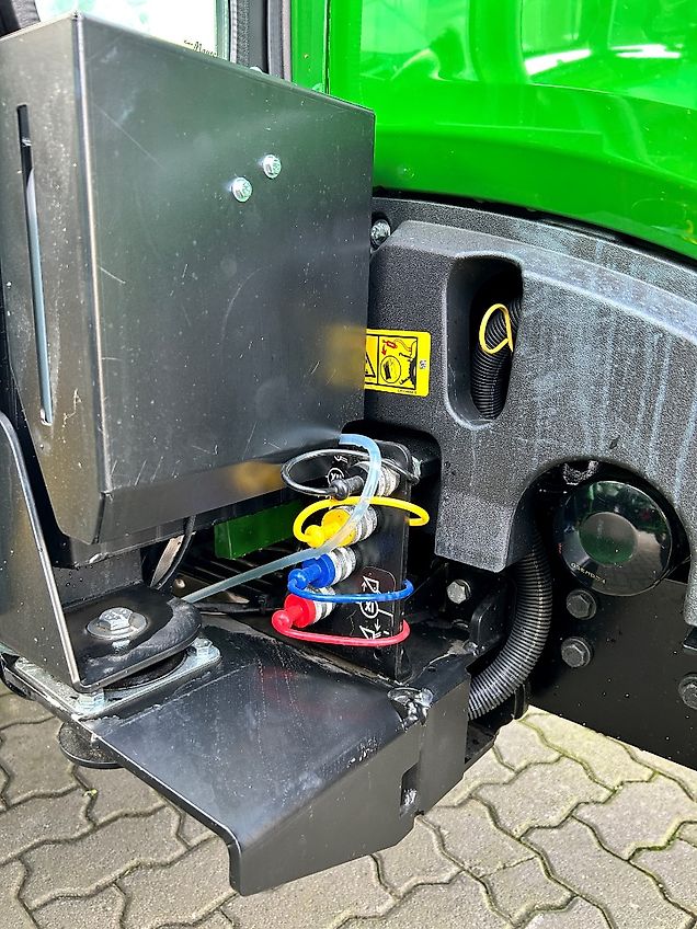 John Deere 2038R Kab