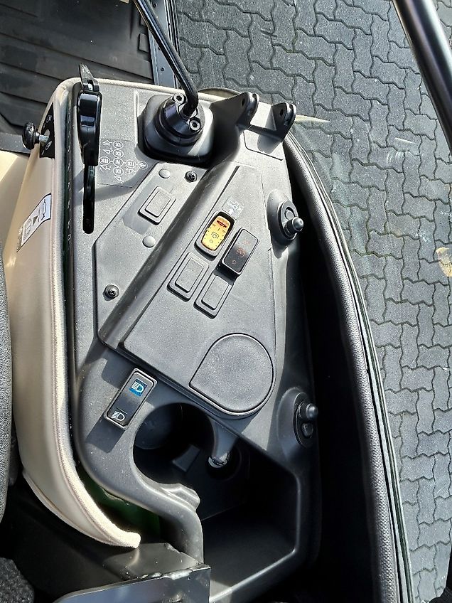 John Deere 2038R Kab