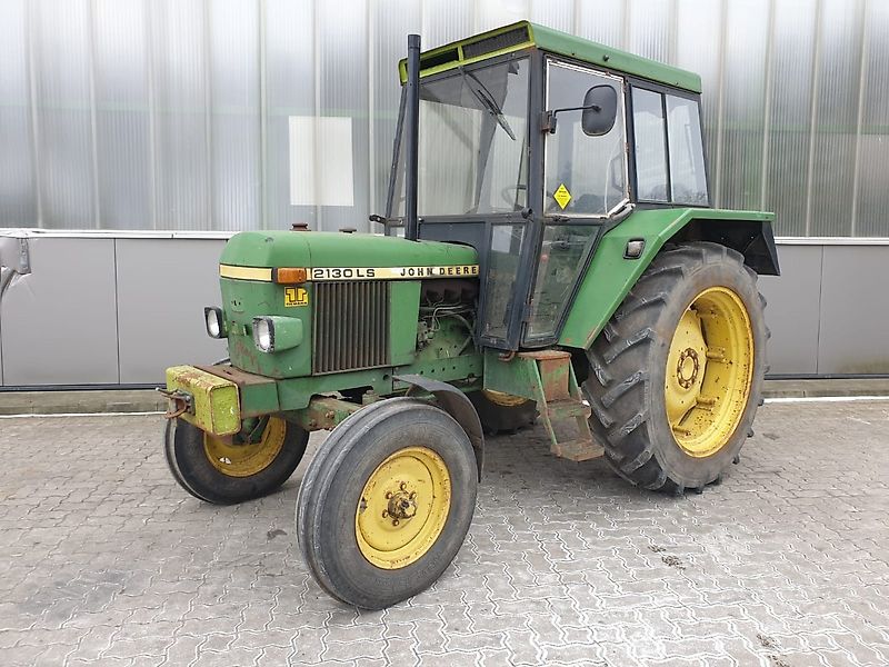 John Deere 2130