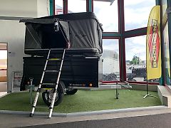 Böckmann TPV Minicamper mit Dachzelt 750kg Kofferanhänger