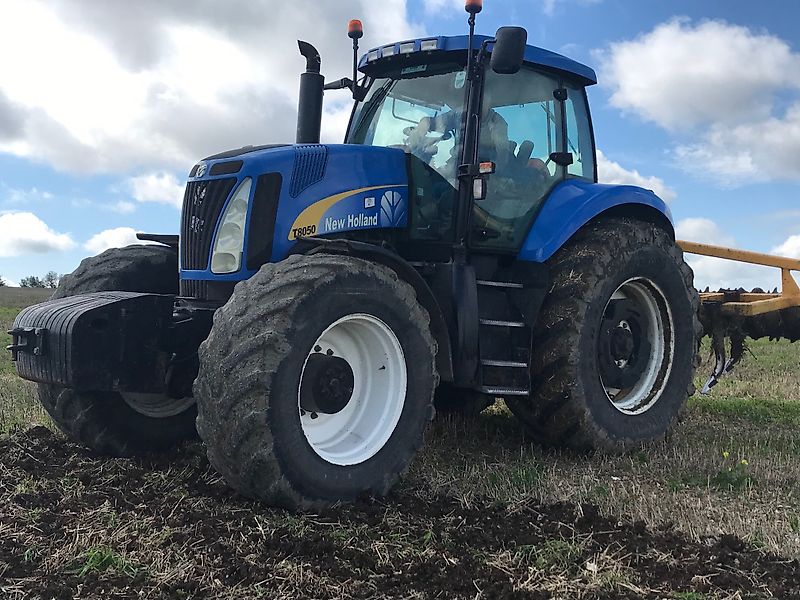 New Holland T8050