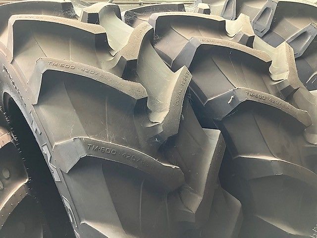 Trelleborg 420/85R34 + 340/85R24