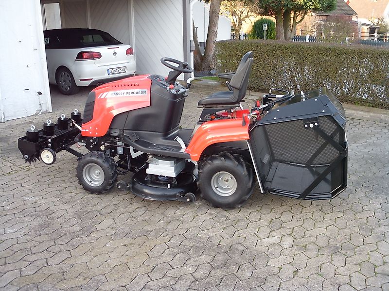 MTD Massey Ferguson 2125RD 4WD Rasenmäher/Aufsitzrasenmäher Gebraucht