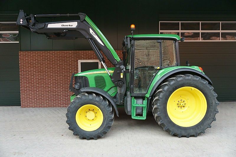 John Deere 6220