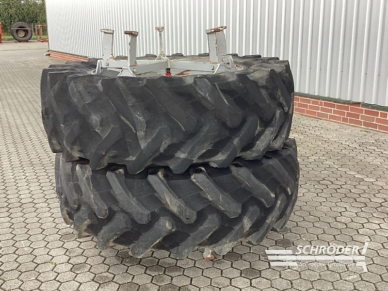 Pirelli 2 ZWILLINGSRÄDER 520/70 R38