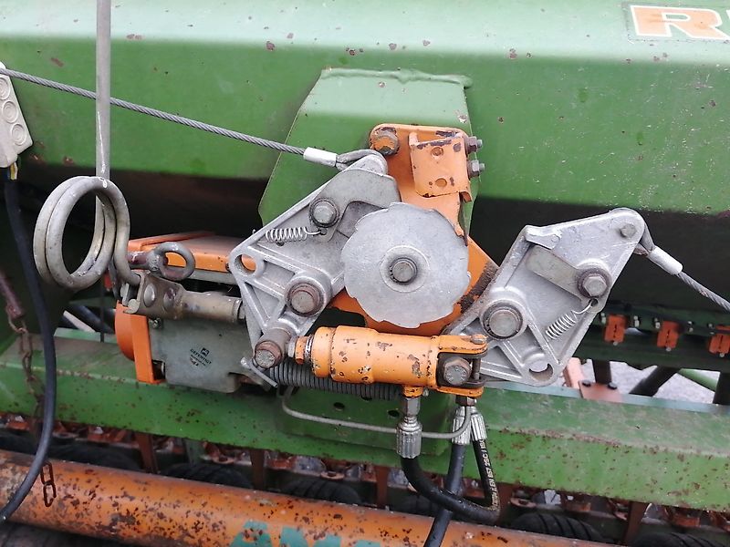 Amazone Amazone RP-AD302 Drill-Star mit 24 Rollscharen Exaktstrigel Opional mit Amazone RE301 Rüttelegge