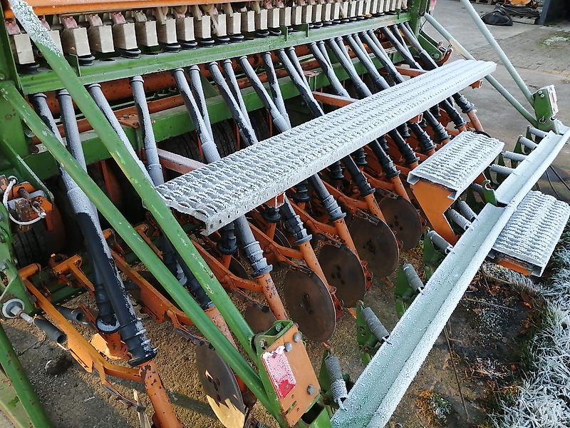 Amazone Amazone RP-AD302 Drill-Star mit 24 Rollscharen Exaktstrigel Opional mit Amazone RE301 Rüttelegge