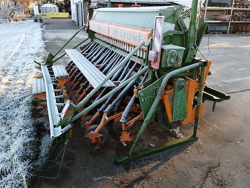 Amazone Amazone RP-AD302 Drill-Star mit 24 Rollscharen Exaktstrigel Opional mit Amazone RE301 Rüttelegge