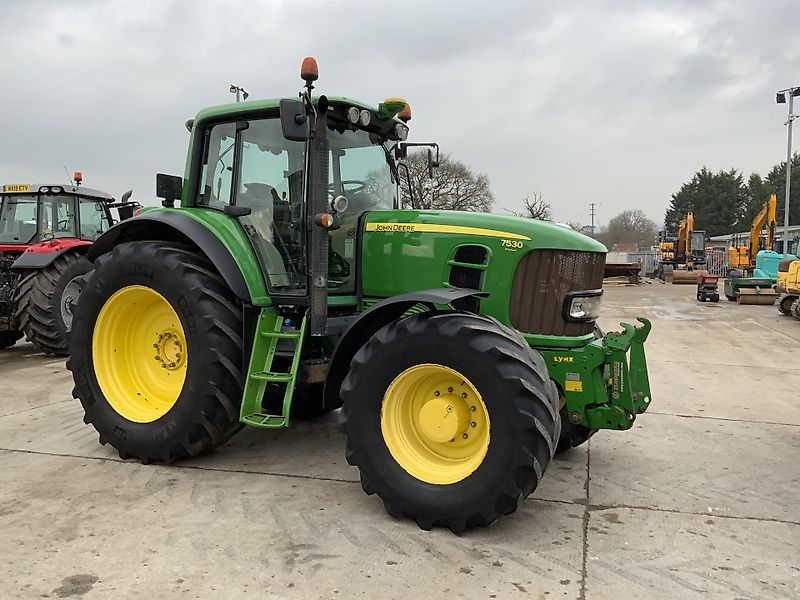 John Deere 7530