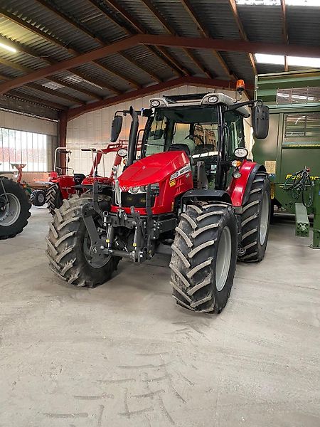 Massey Ferguson 5713 S