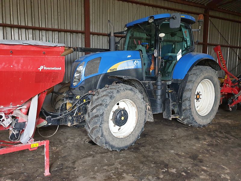 New Holland T6070