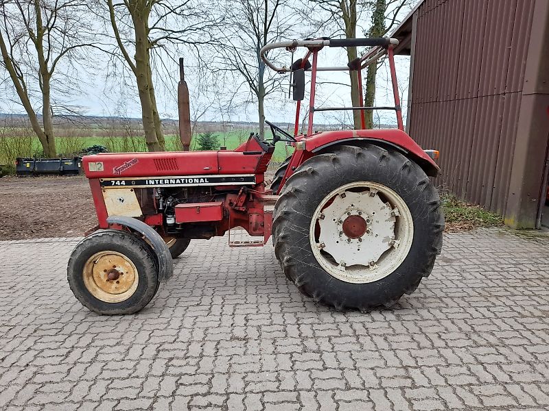 Case IH 744