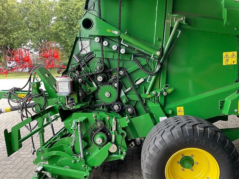 John Deere V451M