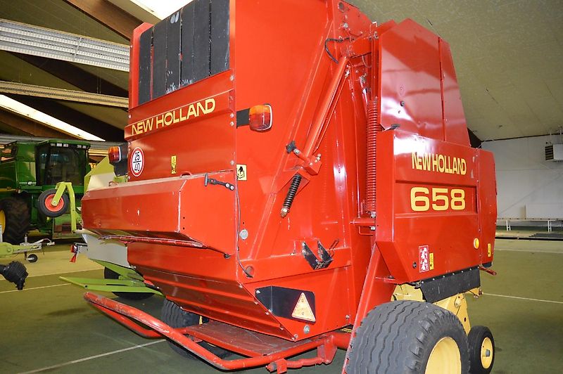 New Holland 658