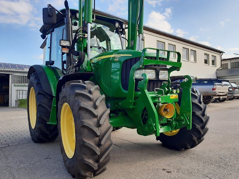 John Deere 5820