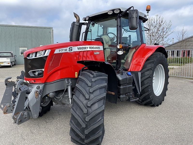 Massey Ferguson 7718S