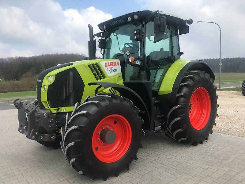 Claas Arion 530