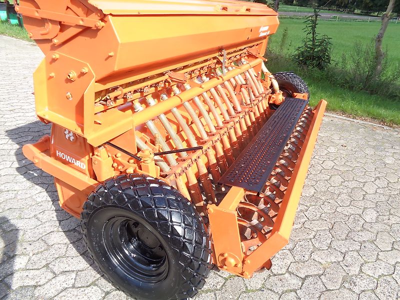 Howard Howard Sämavator 235 cm Arbeitsbreite in Topzustand Frässmesser 100 Prozent mit Pakerwalze ideal zur Direktsaat in Grünland & Ackerland mit Breitsaatausläufen bzw. engen Saatrillen