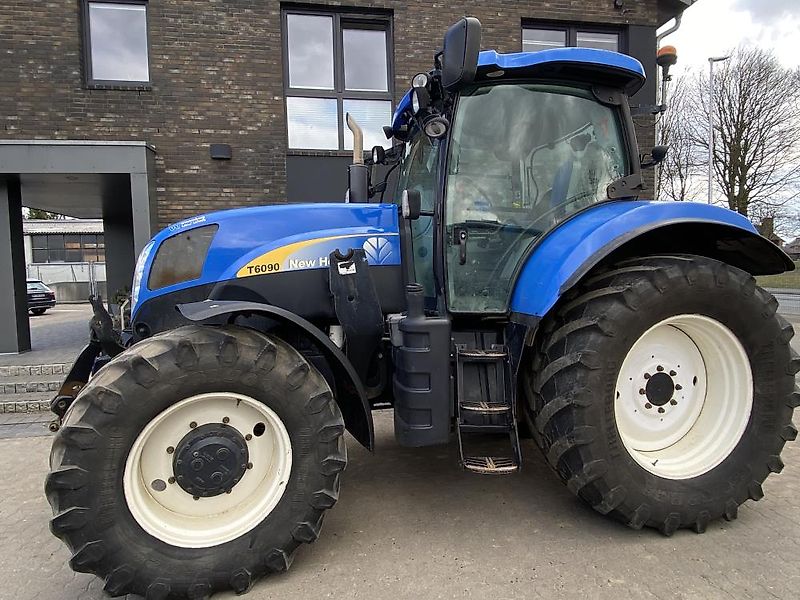 New Holland T6090