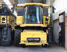 New Holland CR 9070 Elevation