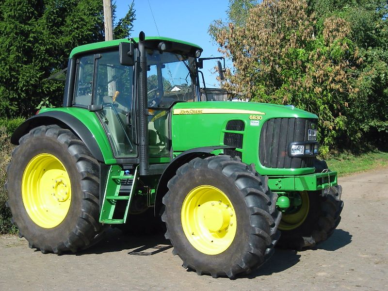 John Deere 6830