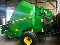 John Deere V451M mit Druckluftbremse