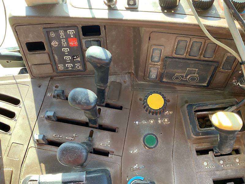 John Deere 6810 Tractor (ST23891)