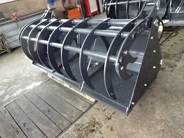 H L M - Siloreißschaufel  - Pelikanschaufel  -NEU-  verschiedene Breiten möglich - 1,5 Meter- 1,6 Meter - 1, 8 M  / 2 M / 2.2  M / 2,4 Meter- Euro SW- Anbau Silo Reißschaufel- Silogreifschaufel - Greifschaufel -Hydraulisch mit 2 Zylinder- verschiedene Größen