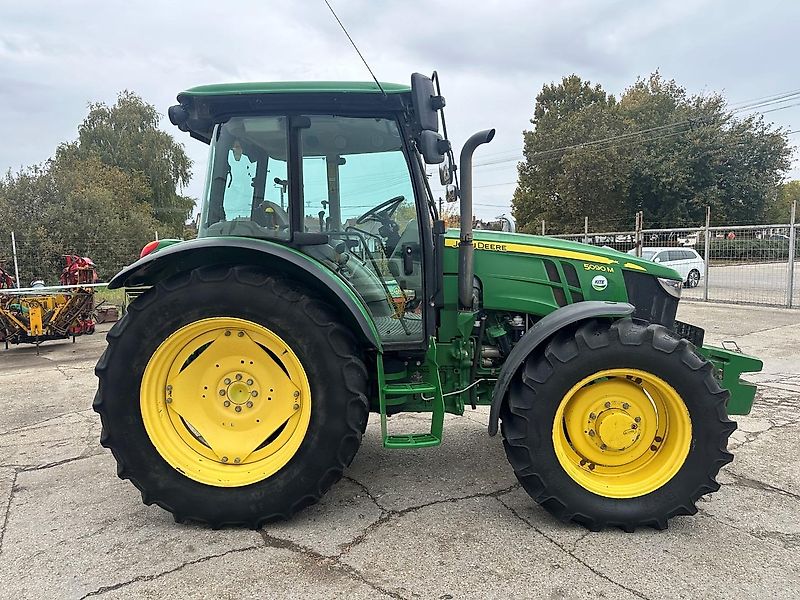 John Deere 5090M